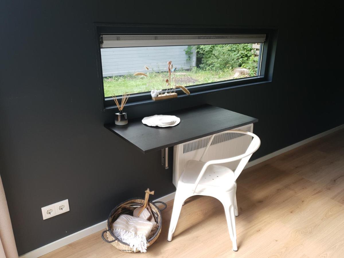 Modern Tiny House Op Rustig Watersportpark Villa Elahuizen Exterior photo