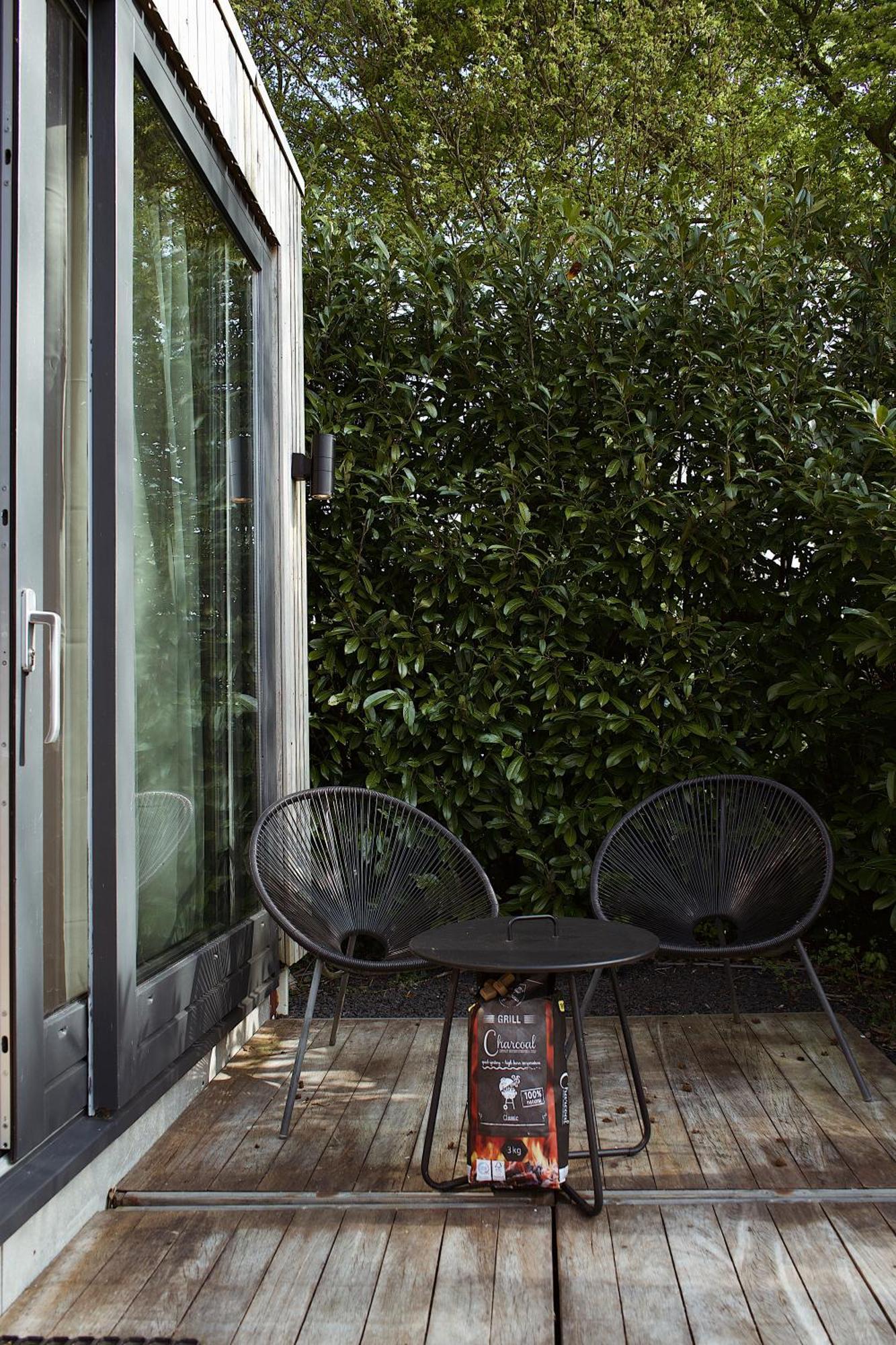 Modern Tiny House Op Rustig Watersportpark Villa Elahuizen Exterior photo